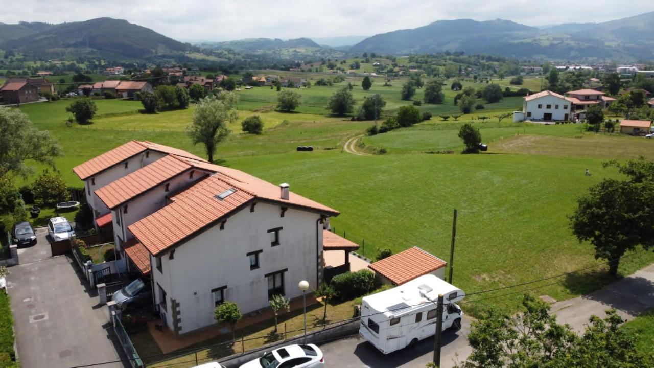 Casa En Sobarzo, Junto Al Parque De Cabarceno Villa Dış mekan fotoğraf